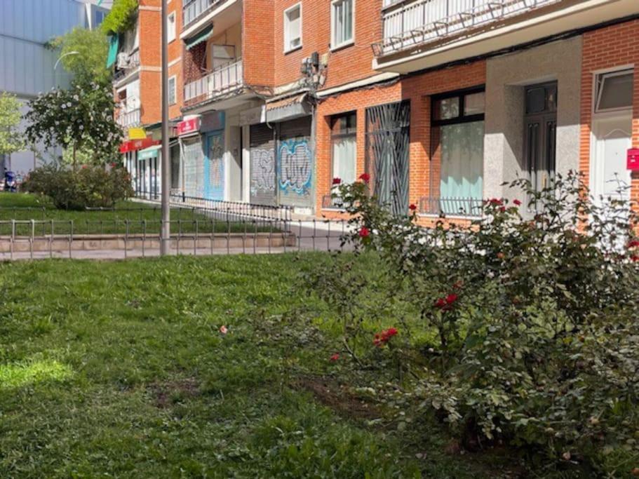 Nuevo Y Confortable Apartamento En Vista Alegre Madrid Esterno foto